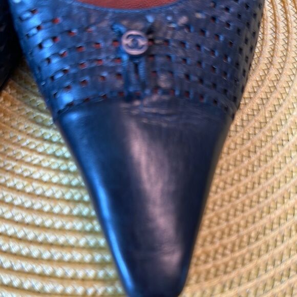 Preowned authentic Chanel heels navy blue - Picture 10 of 16